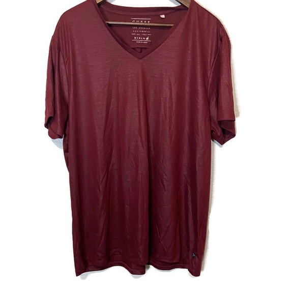 Guess men’s XXL t-shirt burgundy v-neck